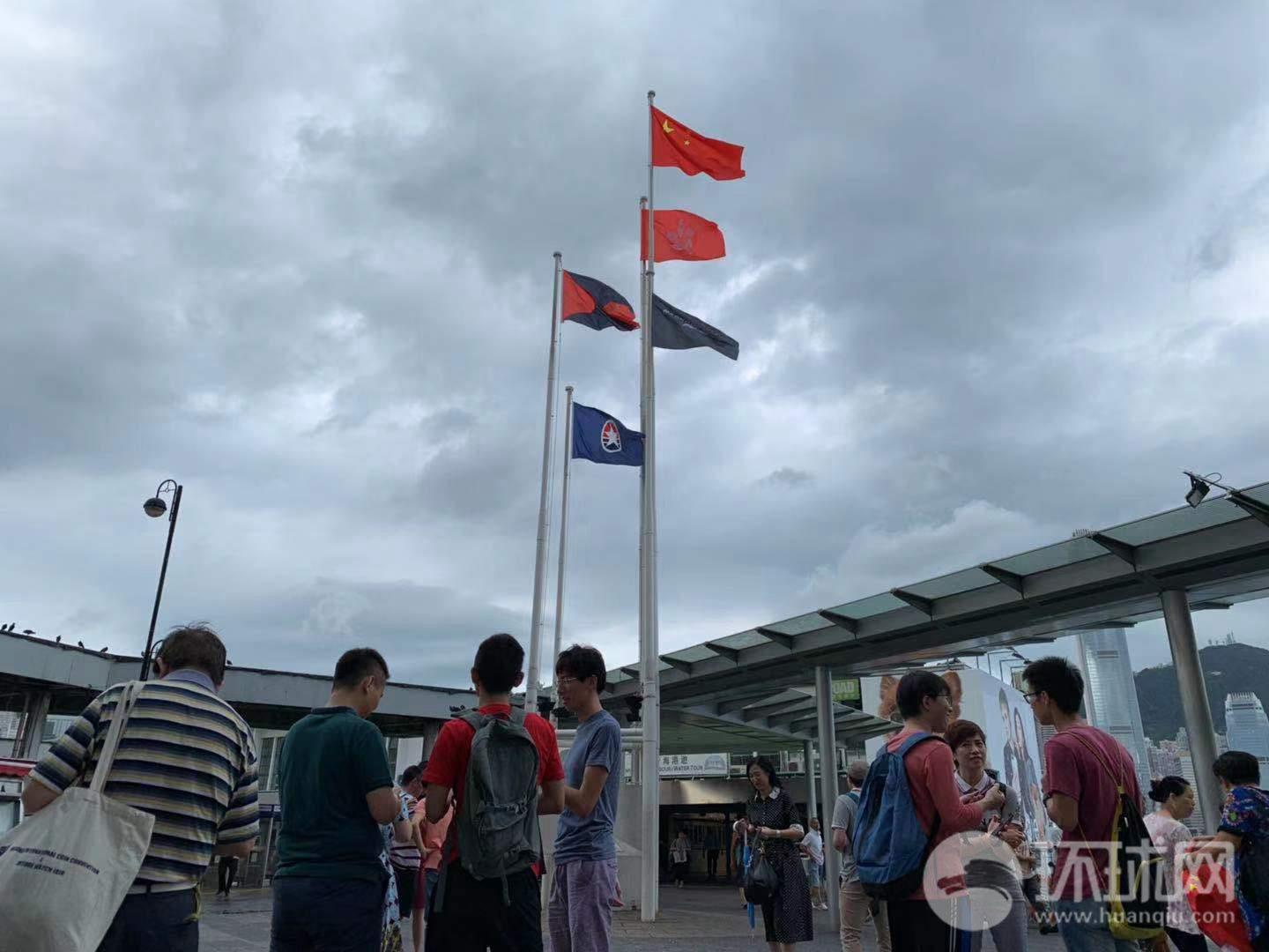 《我的大叔》赵又廷、张子枫路透曝光，网友吐槽像父女！